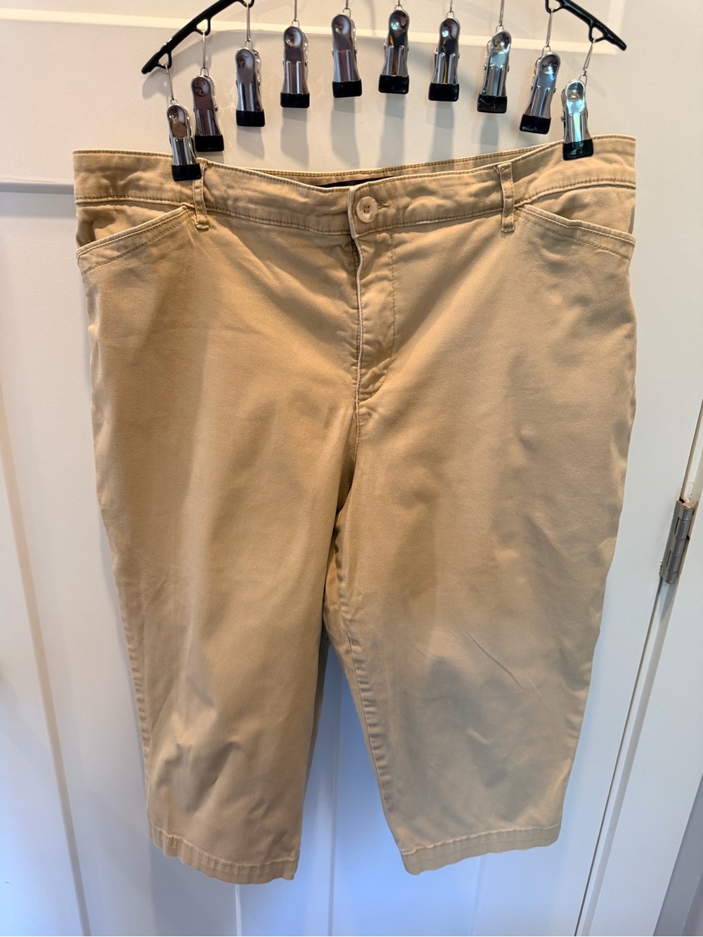 Gloria Vanderbilt Khaki Capri Pants Size 16 Tan Classic Fit Cropped